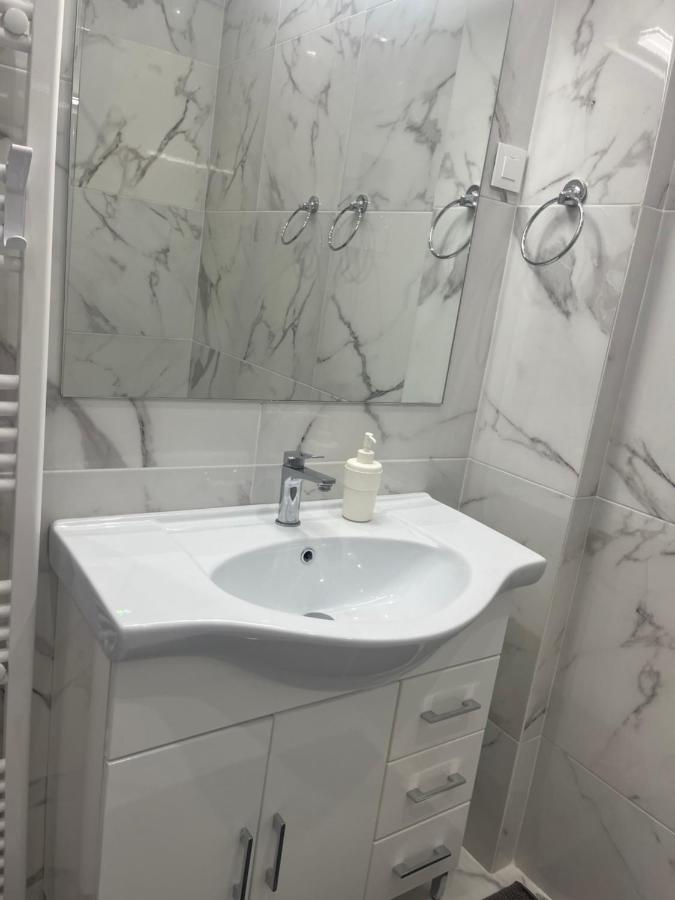White Apartment Афины Экстерьер фото