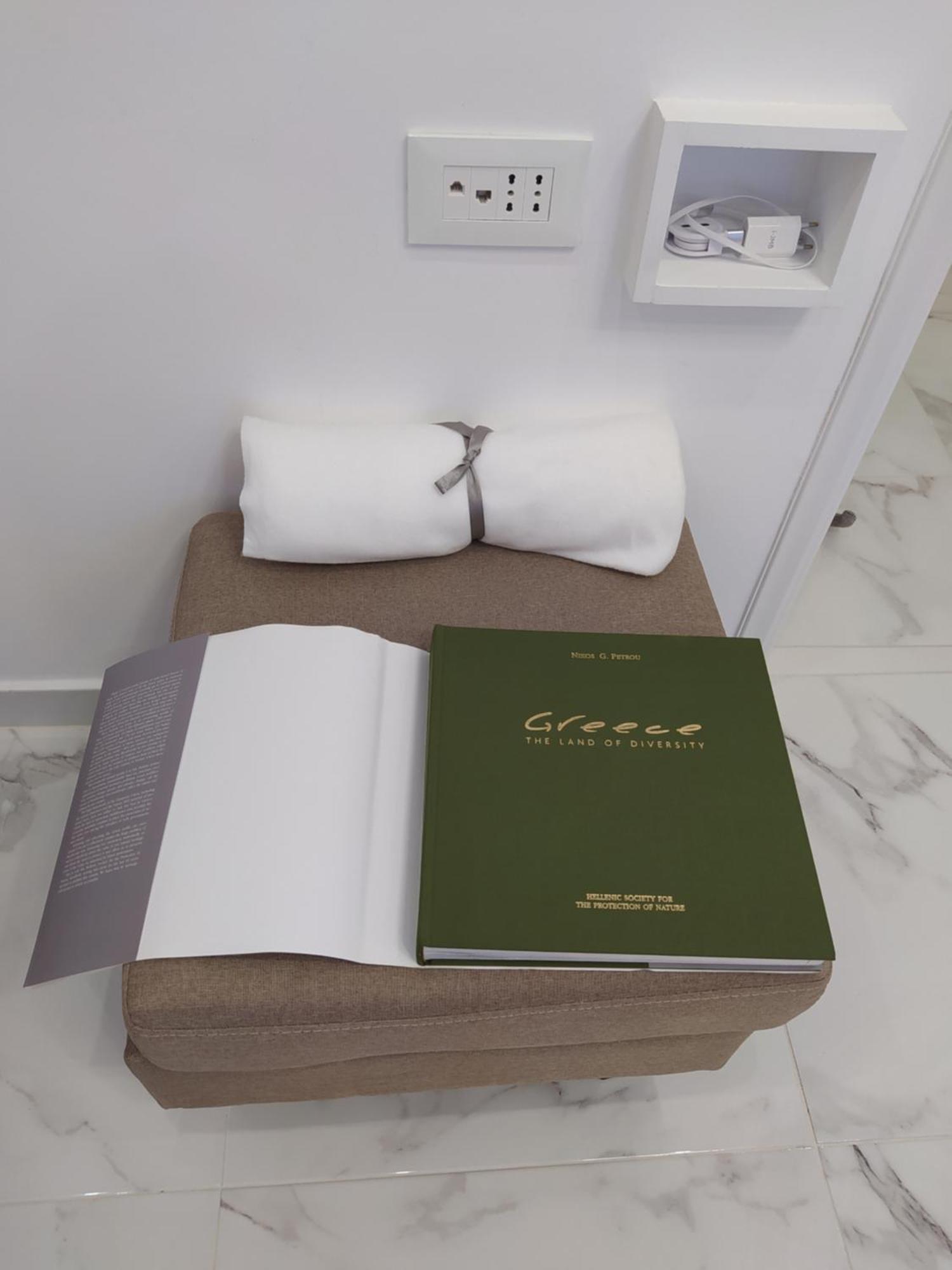 White Apartment Афины Экстерьер фото